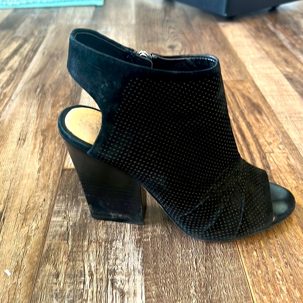 Vince Camuto Black Suede Block Heel Shoes. Size 6.5.
